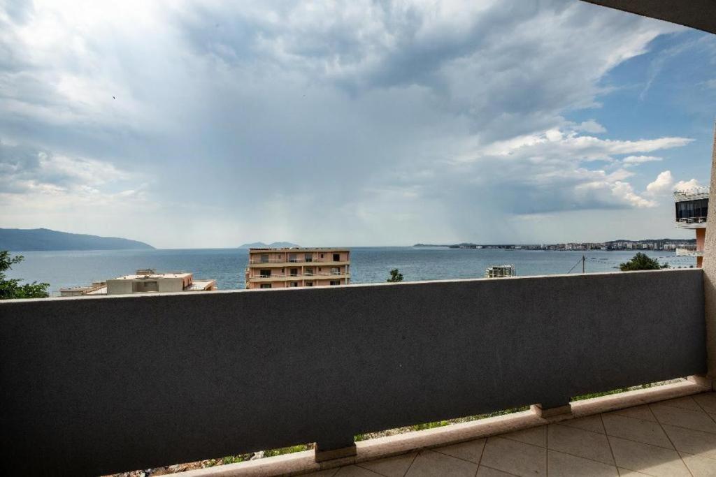 Sea View Apartment Влёра Экстерьер фото
