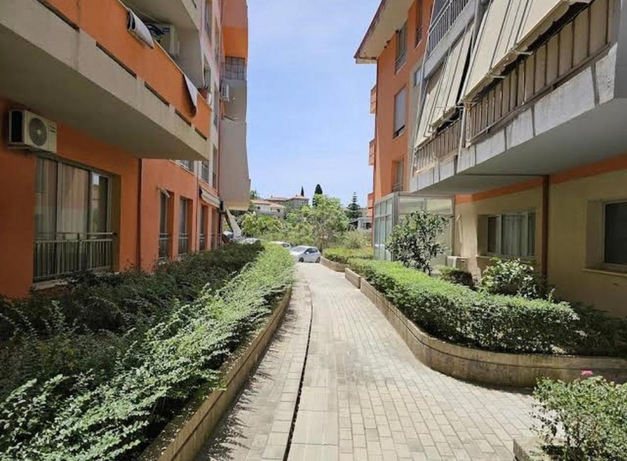 Sea View Apartment Влёра Экстерьер фото